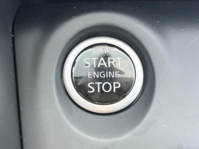 new 2025 Nissan Kicks car, priced at $19,987