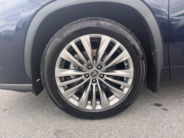 used 2020 Toyota Highlander car, priced at $26,500