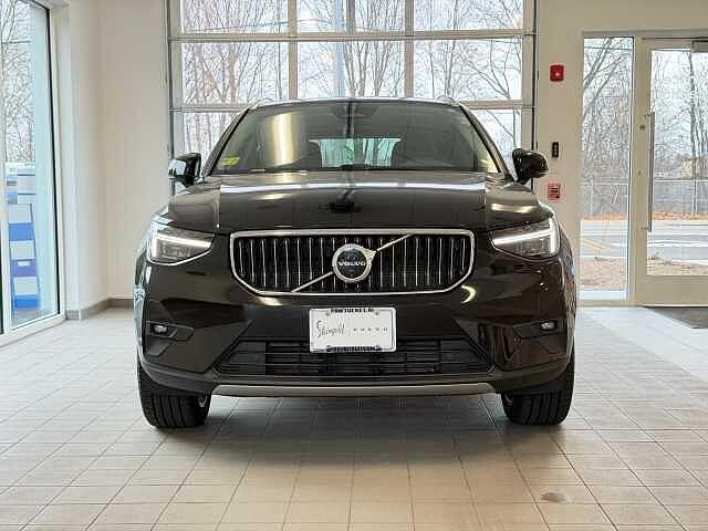 used 2025 Volvo XC40 car