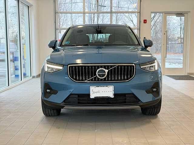 used 2025 Volvo XC40 car