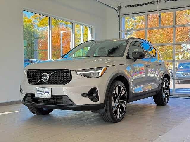 used 2023 Volvo XC40 car