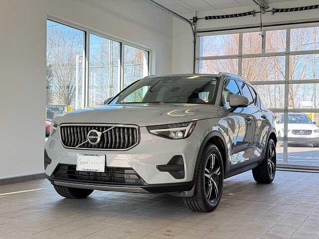 used 2025 Volvo XC40 car