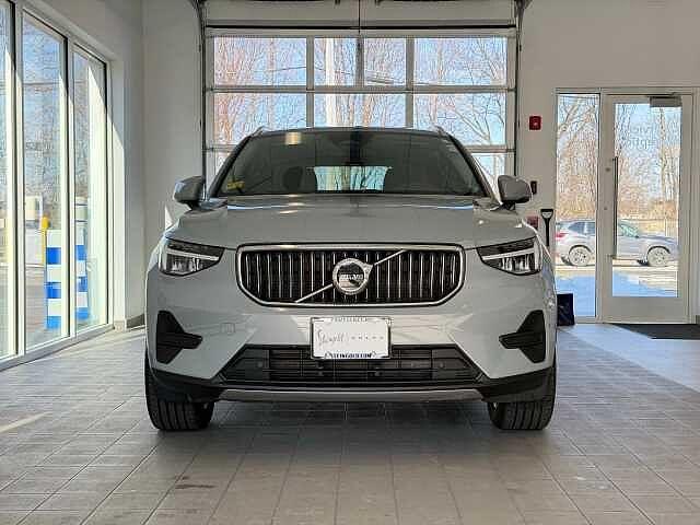 used 2025 Volvo XC40 car