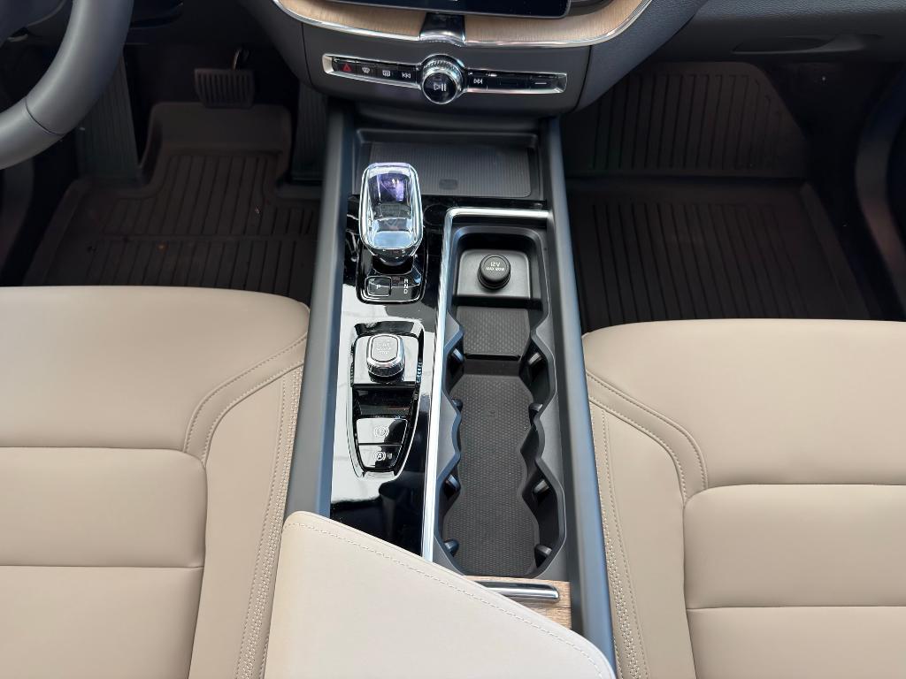 new 2026 Volvo XC60 Plug-In Hybrid car, priced at $69,285