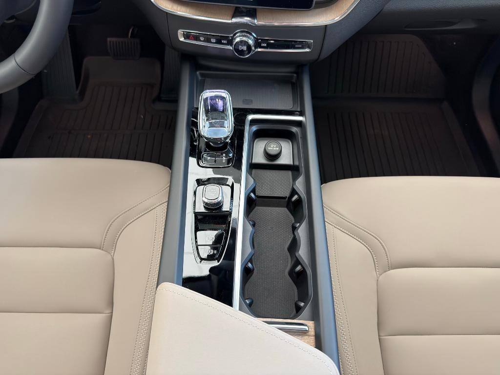 new 2026 Volvo XC60 Plug-In Hybrid car, priced at $69,285