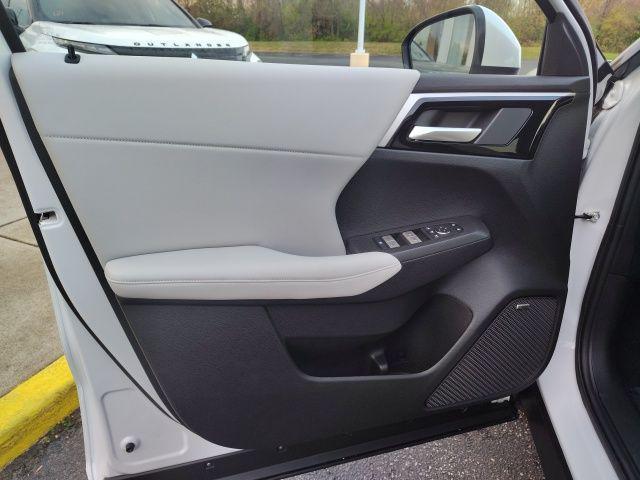 new 2025 Mitsubishi Outlander car, priced at $38,625