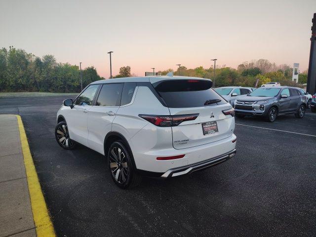 new 2025 Mitsubishi Outlander car, priced at $40,076