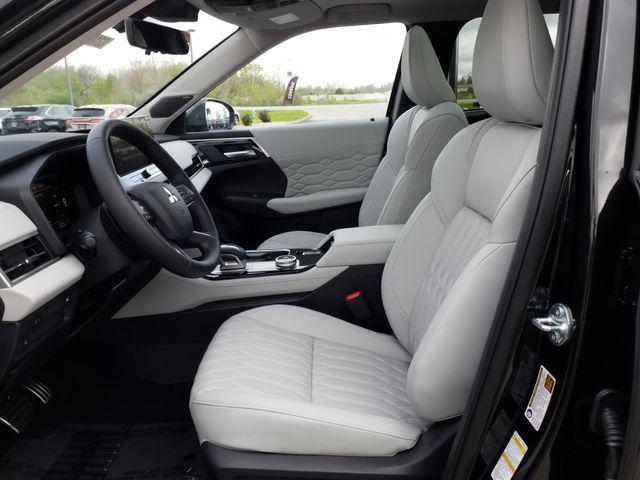 new 2025 Mitsubishi Outlander car, priced at $45,155