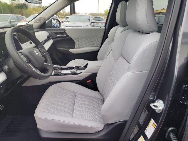 new 2025 Mitsubishi Outlander car, priced at $39,934