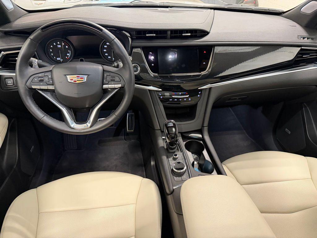 used 2025 Cadillac XT6 car, priced at $58,327