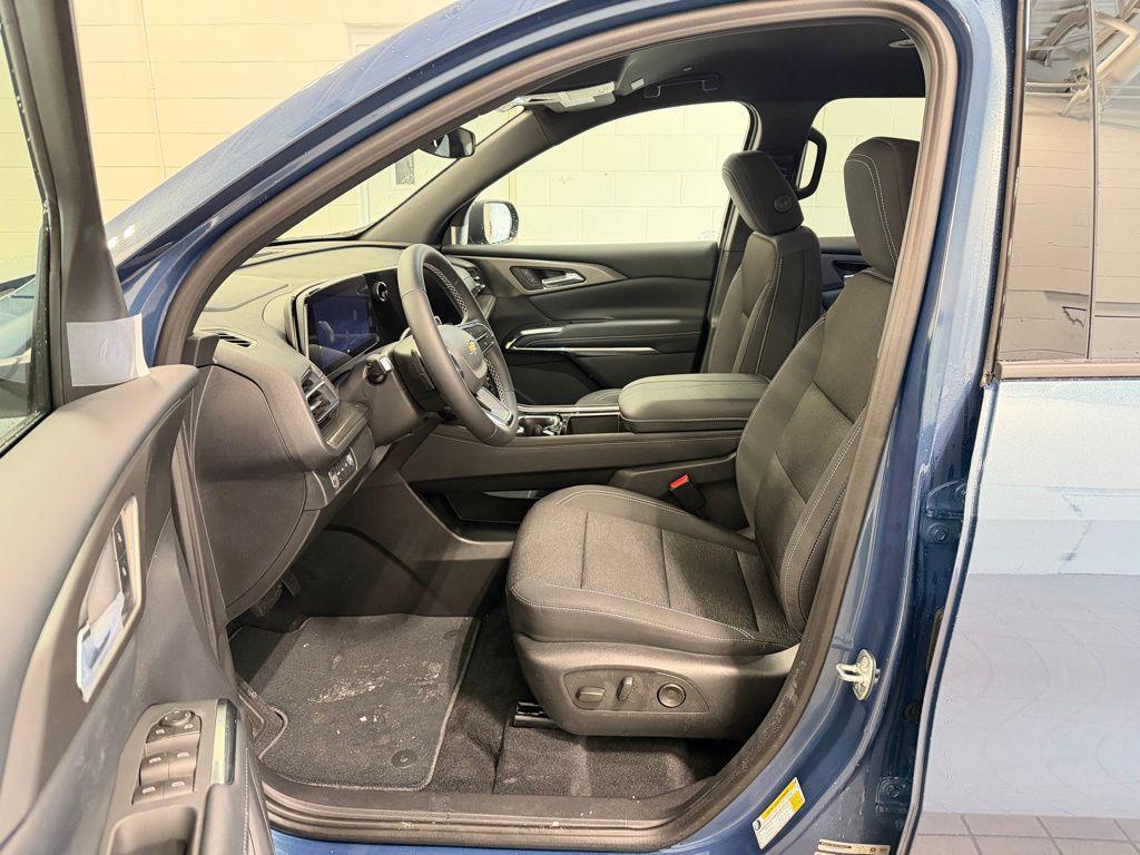 new 2026 Chevrolet Traverse car, priced at $40,995