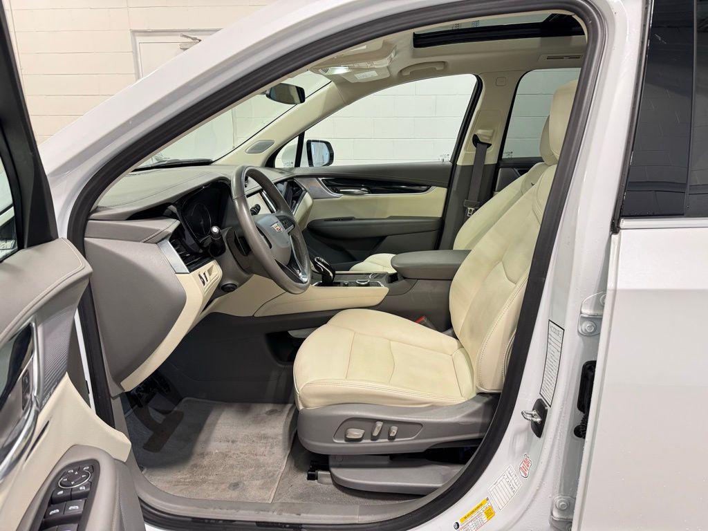 used 2024 Cadillac XT6 car, priced at $39,997