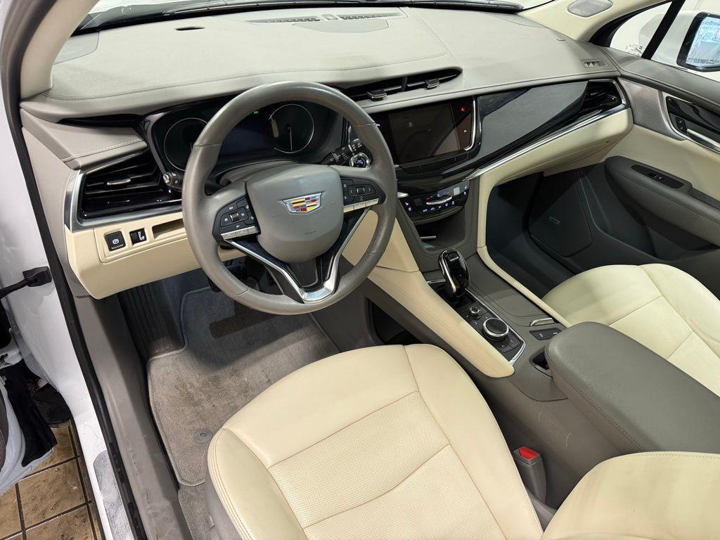 used 2024 Cadillac XT6 car, priced at $39,997