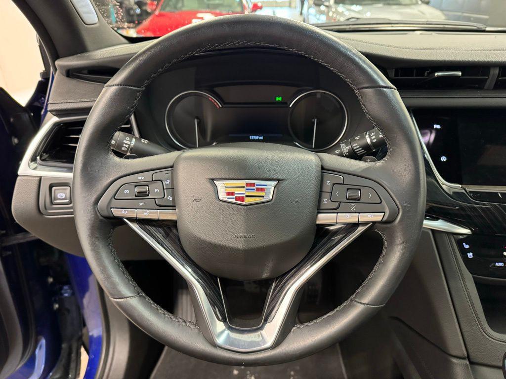 used 2025 Cadillac XT6 car, priced at $42,997