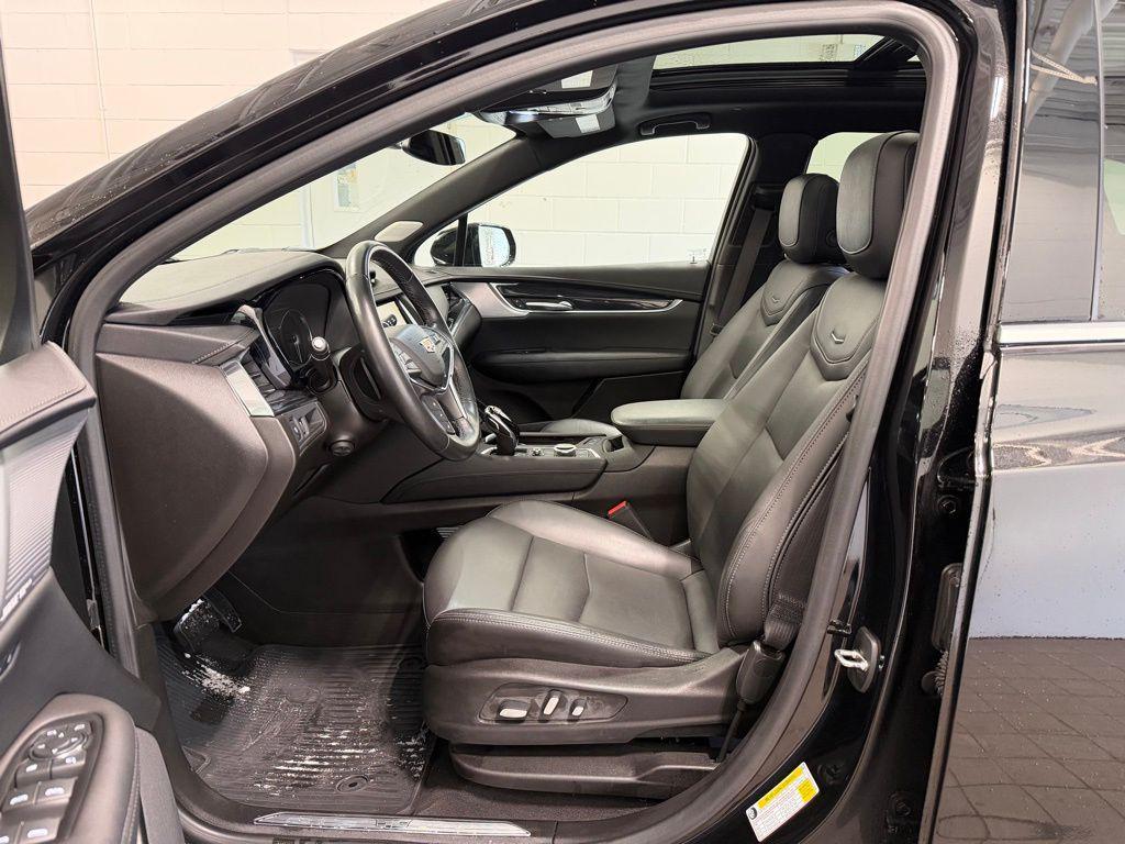 used 2023 Cadillac XT5 car, priced at $34,499