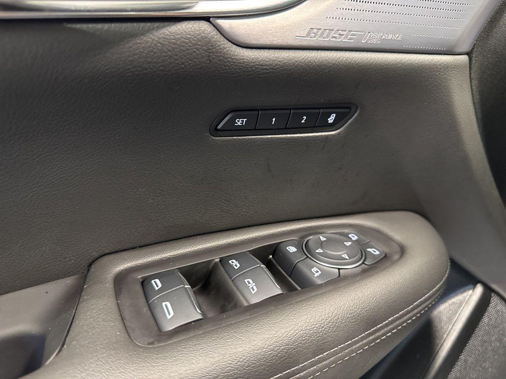 used 2025 Cadillac XT6 car, priced at $41,997