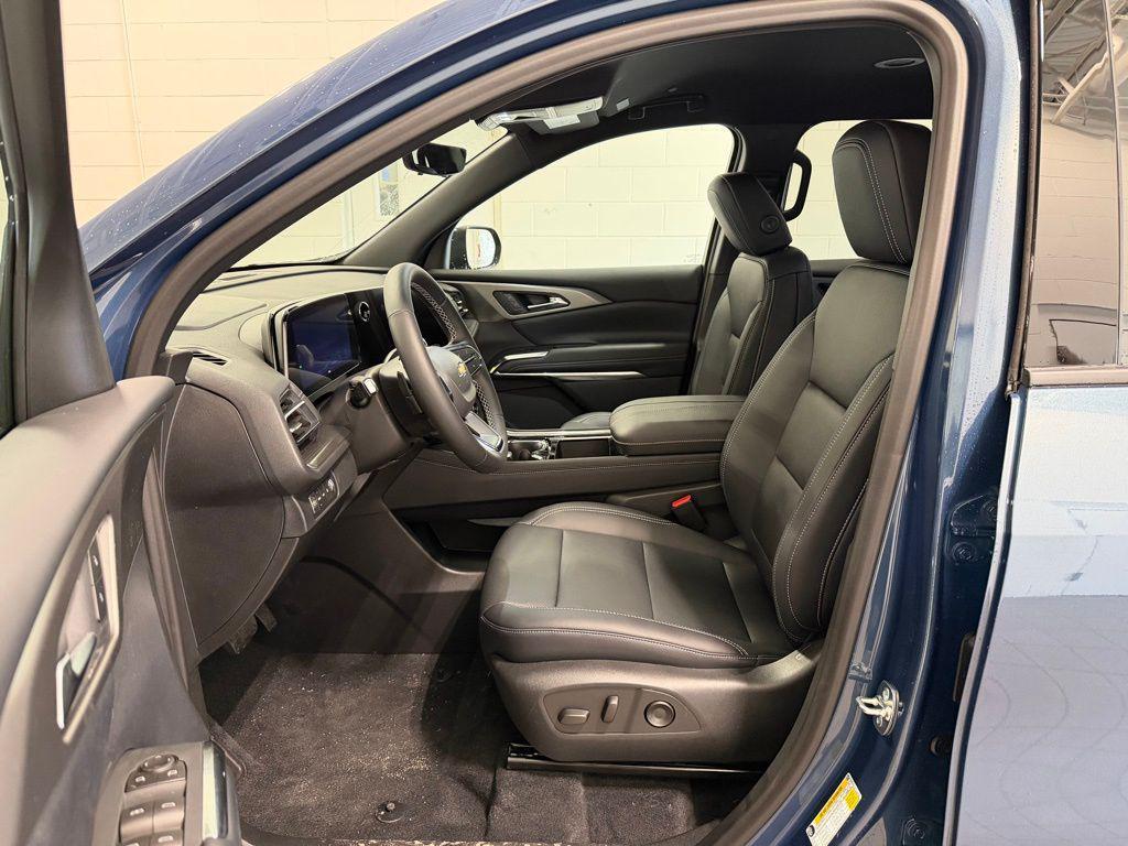 new 2026 Chevrolet Traverse car, priced at $43,995