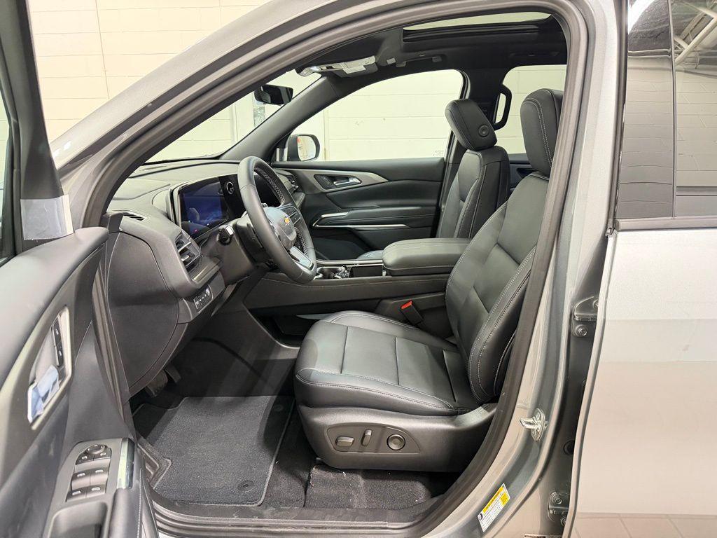 new 2026 Chevrolet Traverse car, priced at $48,565