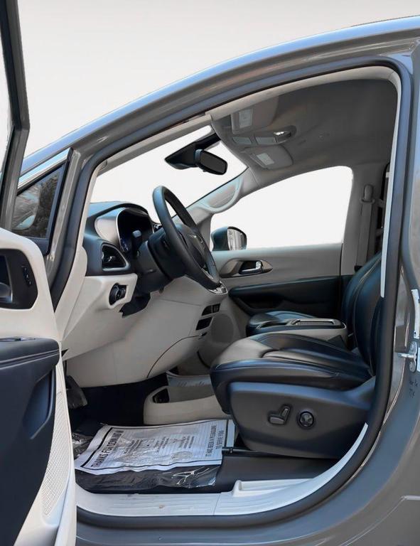 used 2023 Chrysler Pacifica car, priced at $21,500