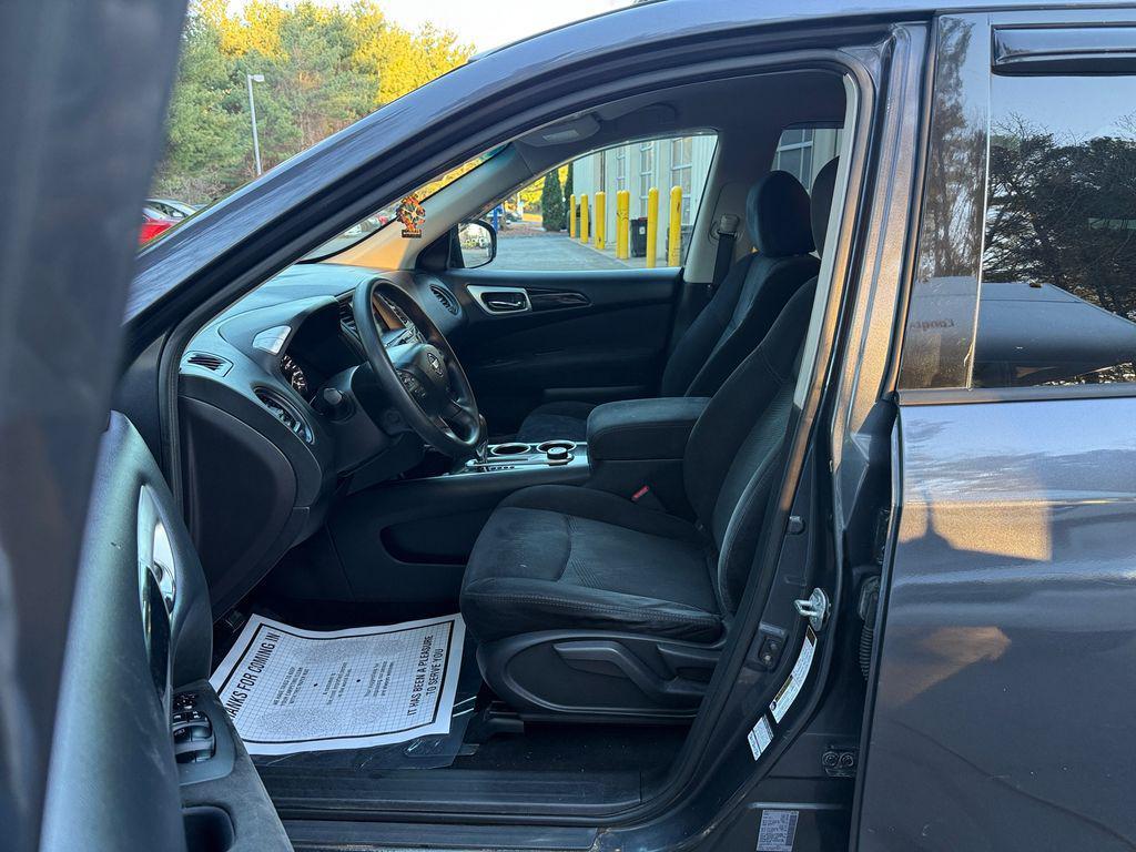 used 2014 Nissan Pathfinder car, priced at $4,295