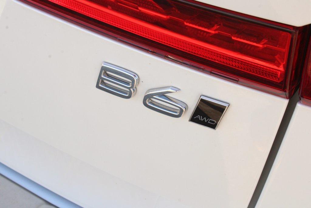 used 2023 Volvo XC60 car, priced at $37,333