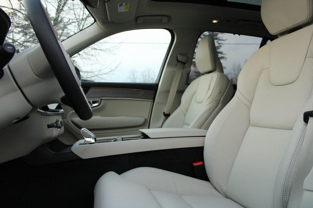 new 2026 Volvo XC90 Plug-In Hybrid car, priced at $85,625