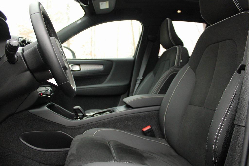 used 2025 Volvo XC40 car, priced at $33,186