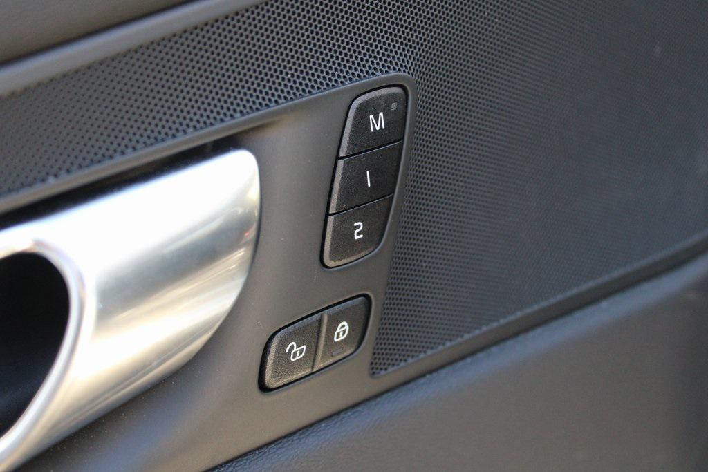 used 2021 Volvo XC60 car, priced at $31,988