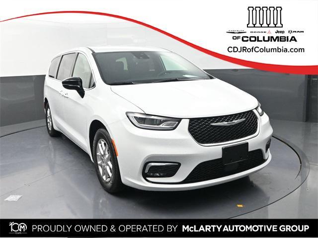 new 2026 Chrysler Pacifica car, priced at $35,000