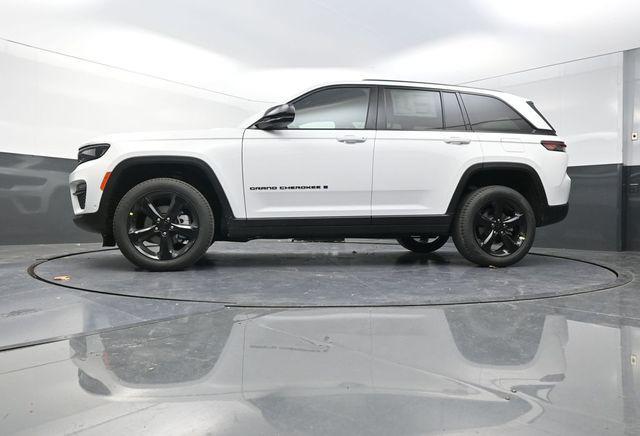 new 2025 Jeep Grand Cherokee car, priced at $43,300