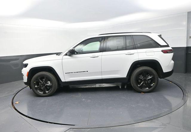 new 2025 Jeep Grand Cherokee car, priced at $43,300