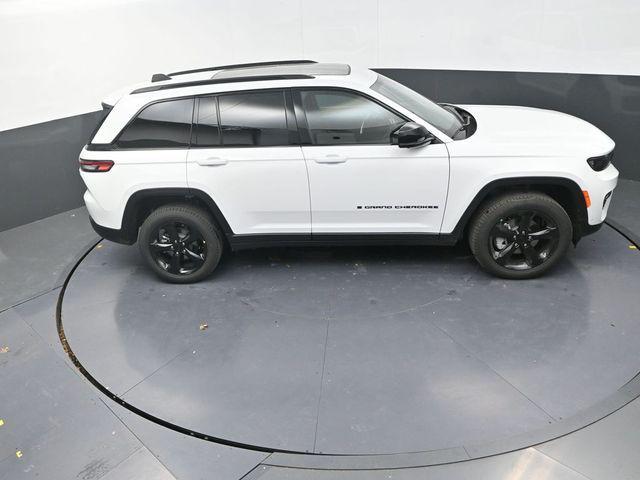 new 2025 Jeep Grand Cherokee car, priced at $43,300