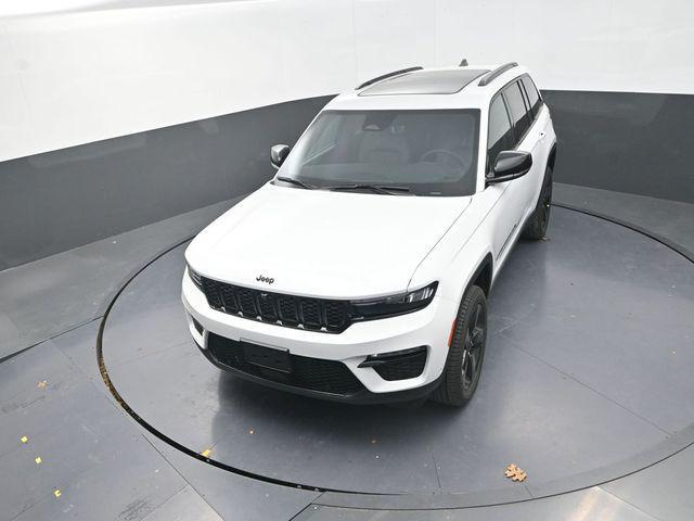 new 2025 Jeep Grand Cherokee car, priced at $43,300