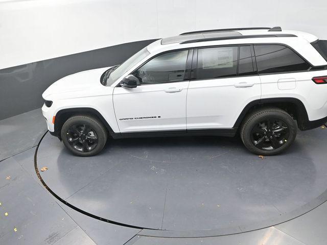 new 2025 Jeep Grand Cherokee car, priced at $43,300