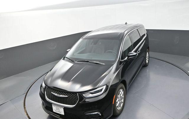 new 2026 Chrysler Pacifica car, priced at $36,089