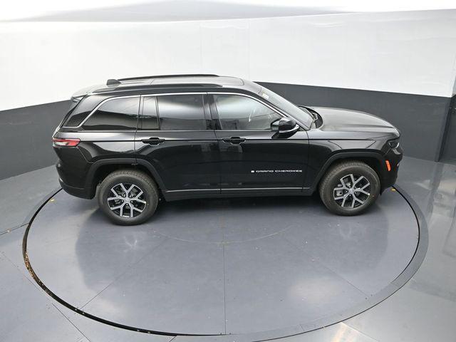 new 2025 Jeep Grand Cherokee car, priced at $40,945