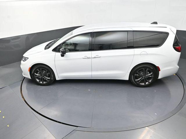 new 2026 Chrysler Pacifica car, priced at $39,716