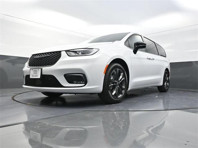 new 2026 Chrysler Pacifica car, priced at $39,000