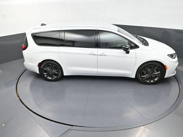 new 2026 Chrysler Pacifica car, priced at $39,716