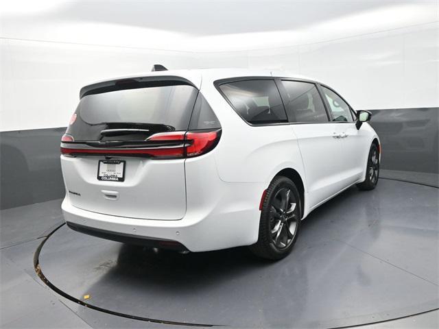new 2026 Chrysler Pacifica car, priced at $39,000