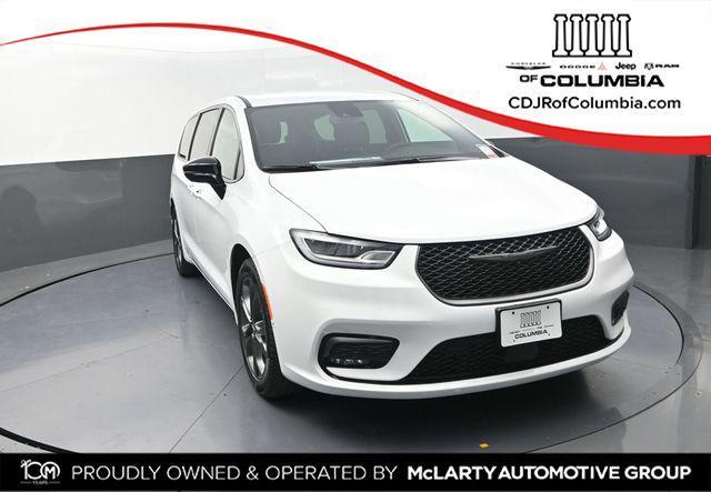 new 2026 Chrysler Pacifica car, priced at $39,716