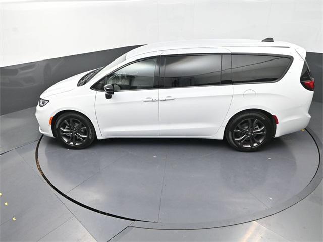 new 2026 Chrysler Pacifica car, priced at $39,000