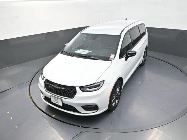 new 2026 Chrysler Pacifica car, priced at $39,716