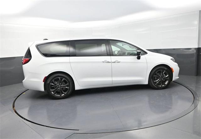 new 2026 Chrysler Pacifica car, priced at $39,000