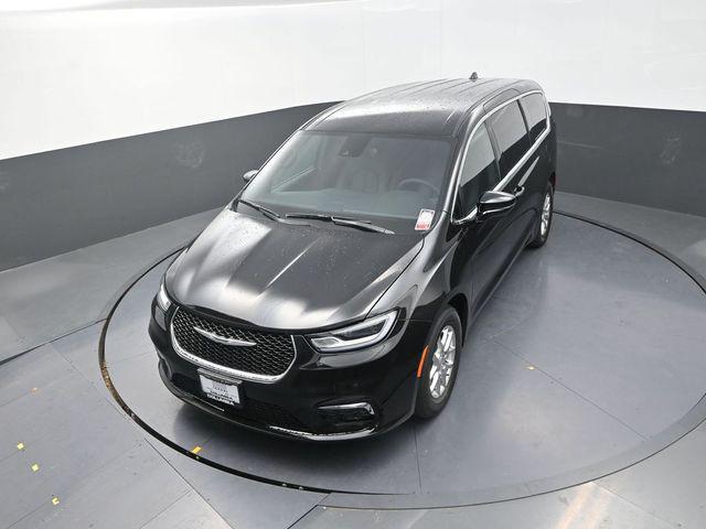 new 2026 Chrysler Pacifica car, priced at $36,712