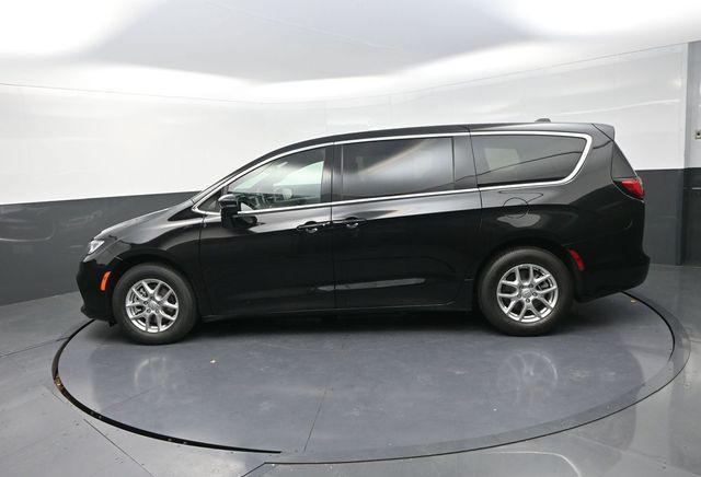 new 2026 Chrysler Pacifica car, priced at $36,712