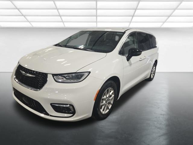 used 2024 Chrysler Pacifica car, priced at $27,000
