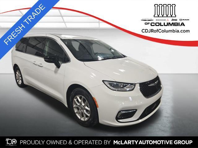 used 2024 Chrysler Pacifica car, priced at $26,500