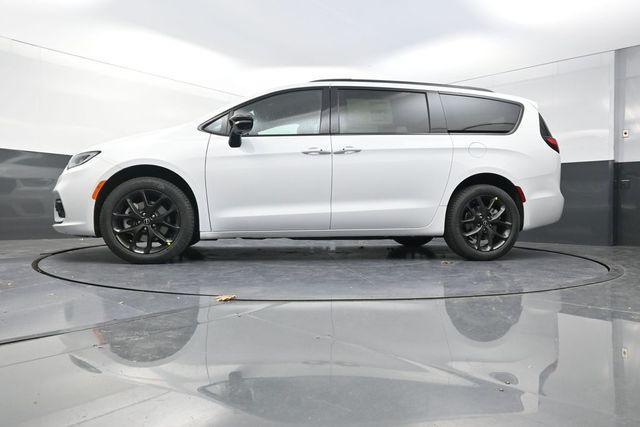 new 2026 Chrysler Pacifica car, priced at $43,540