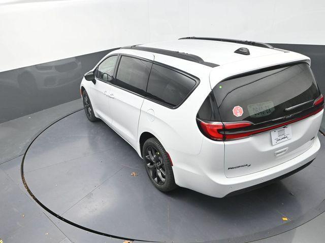 new 2026 Chrysler Pacifica car, priced at $43,540
